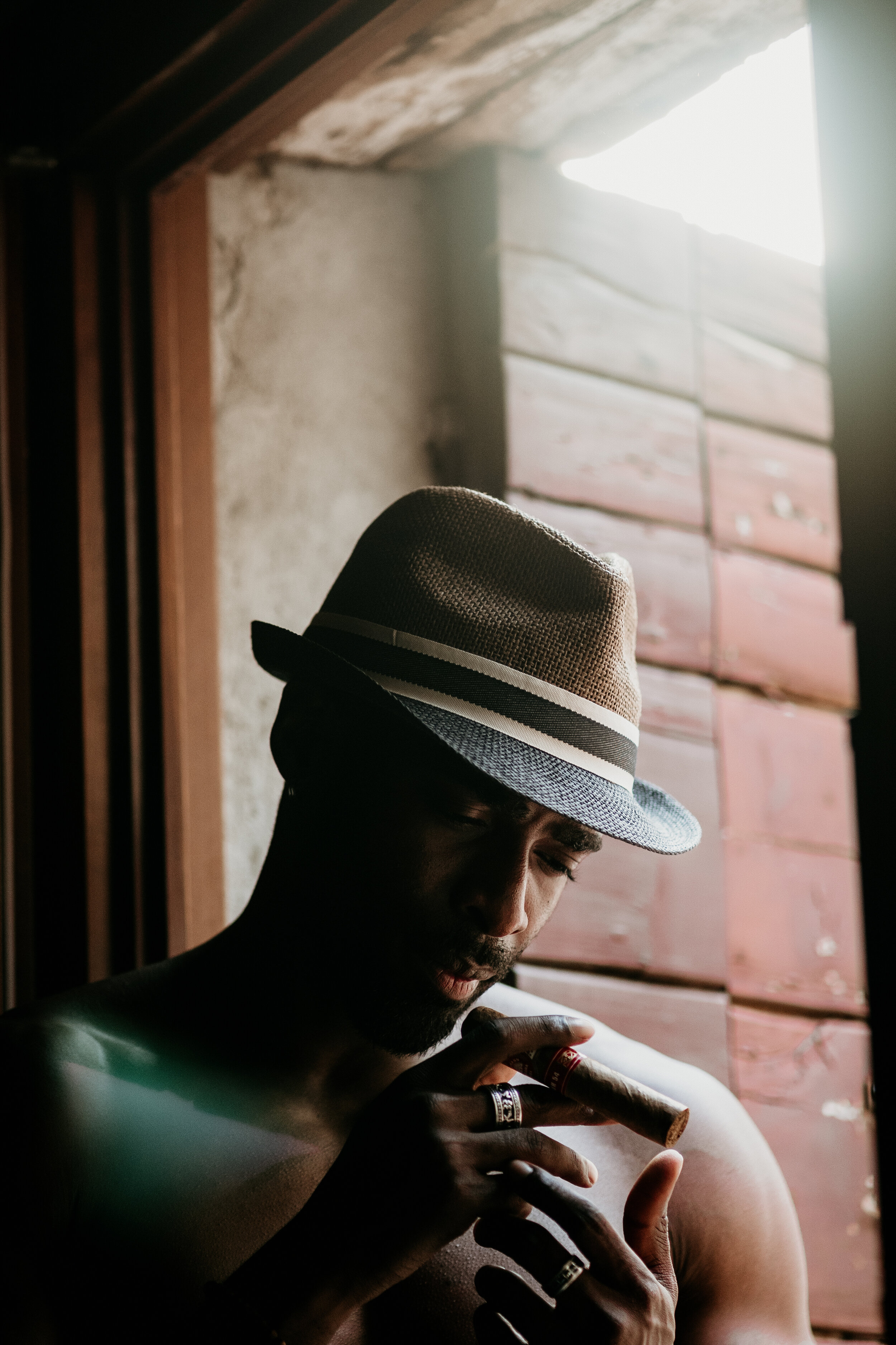  Enjoying Sun and Cigars in the Venice Sun 