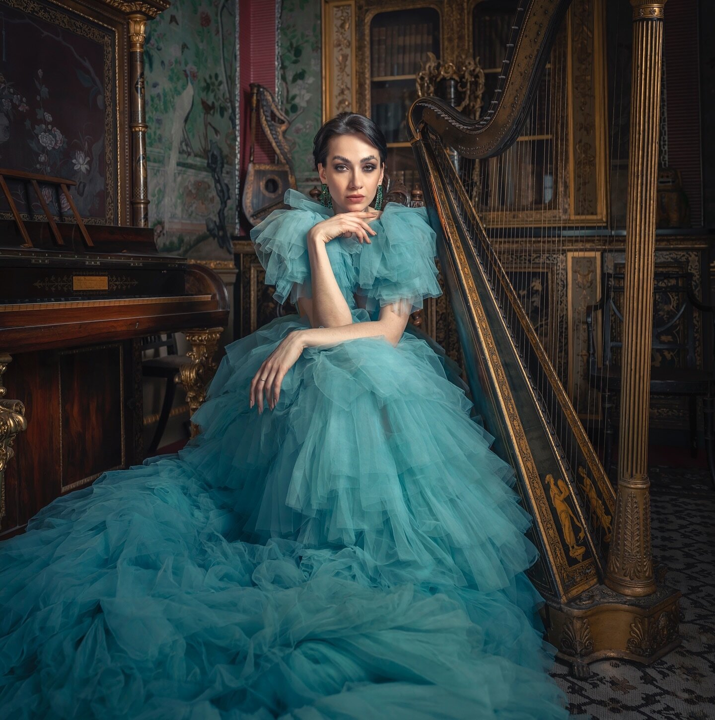 A portrait of model Xenia at the stately home Temple Newsam near Leeds. The Chinese Room in the hall made an incredible setting for high fashion portraits. Styling by Tabitha Boydell

#fashionportrait #stateleyhome #portraitphotography #portraitphoto