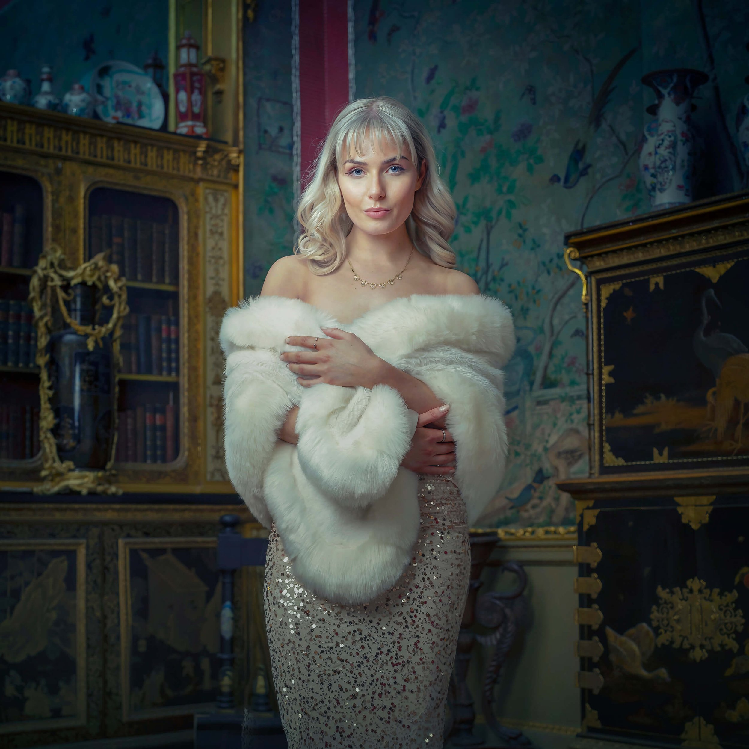 christopher-doyle-photography-location-portrait-of-a-model-in-stately-home