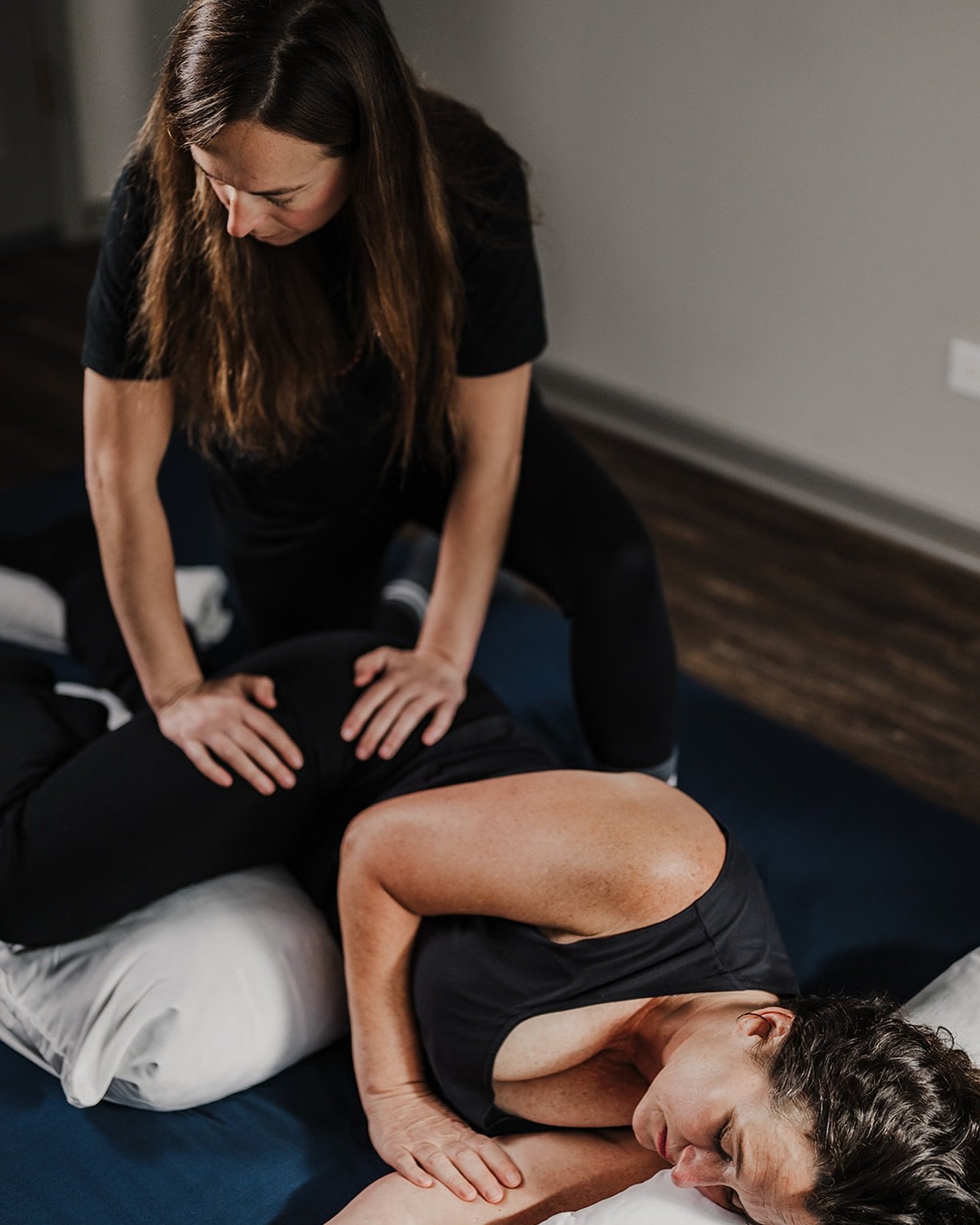 BENEFITS OF ZEN SHIATSU

Stress Reduction: Zen Shiatsu can help reduce stress and promote relaxation by releasing tension in the muscles and calming the nervous system. It encourages a deep sense of relaxation, which can be beneficial for overall wel