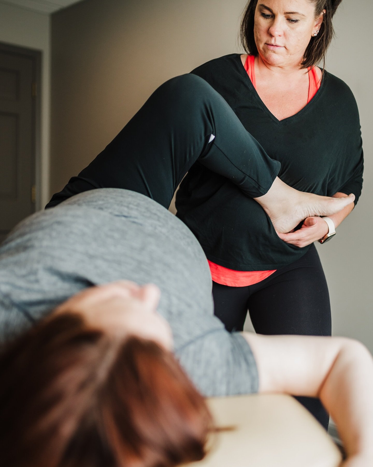 FASCIAL STRETCH THERAPY

▪️Improved flexibility and mobility
▫️Reduced muscle tension and stiffness
▪️Enhanced athletic performance
▫️Increased blood circulation
▪️Alleviation of chronic pain
▫️Improved posture and alignment
▪️Enhanced relaxation and
