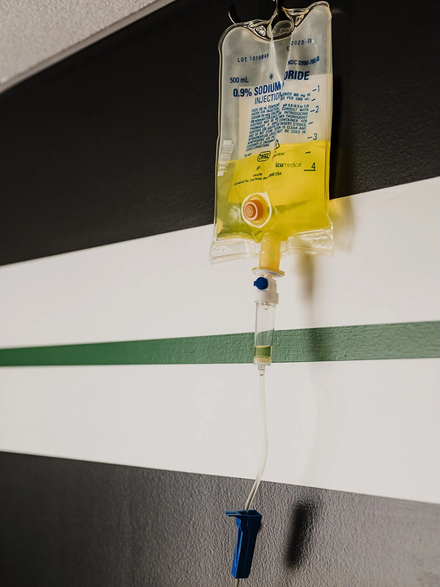 Family tables, shared meals, long drives, flights, late nights, and full hearts.

IV vitamin therapy offers quiet nourishment during busy seasons:
💧 Hydration when travel depletes you
🍊 Nutrients to support immunity and energy
🛡 Extra care during 