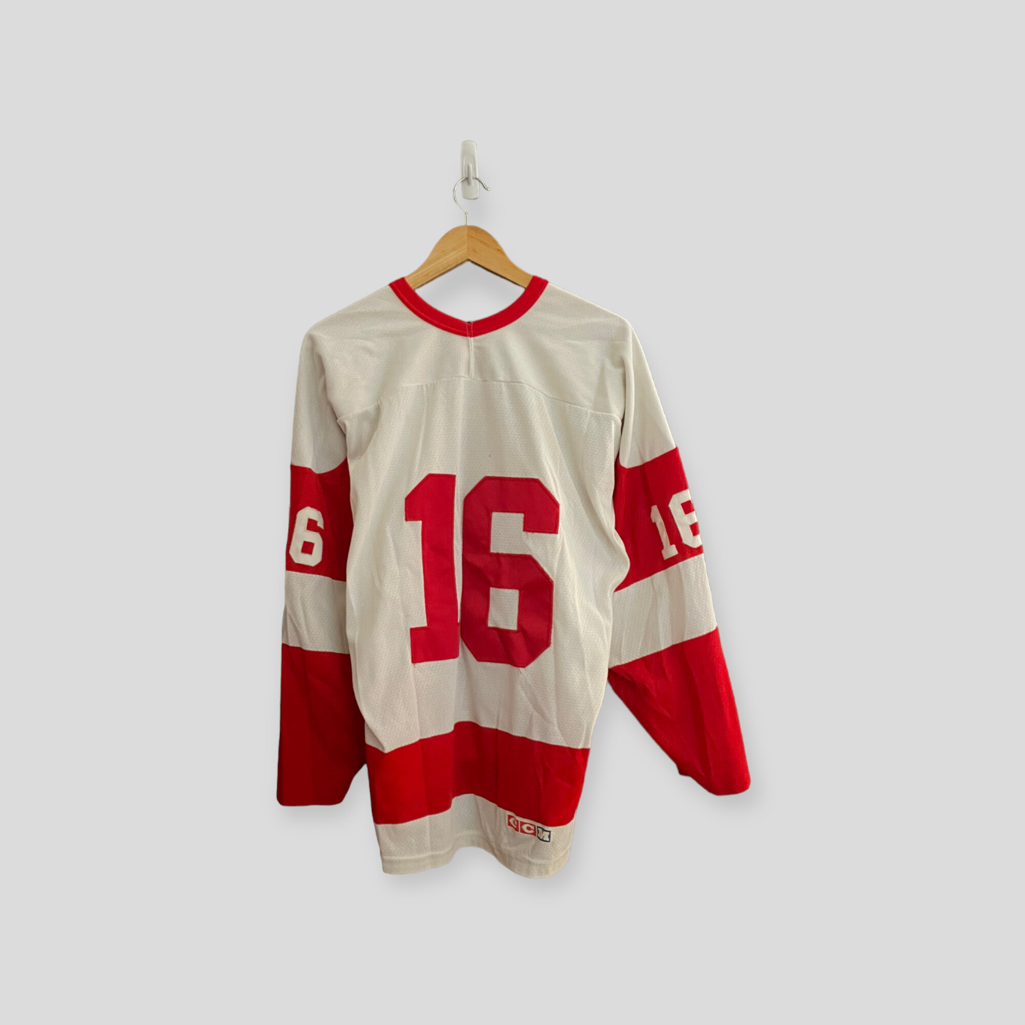 Vintage NHL Detroit Red Wings jersey! sz XL. - Depop