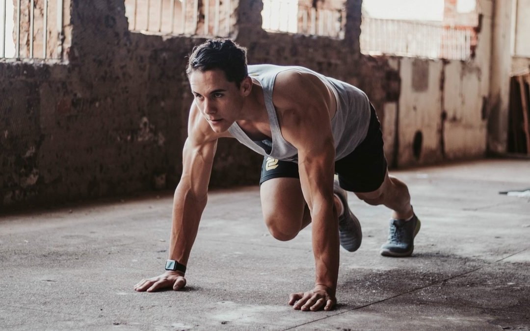man doing mountain climbers