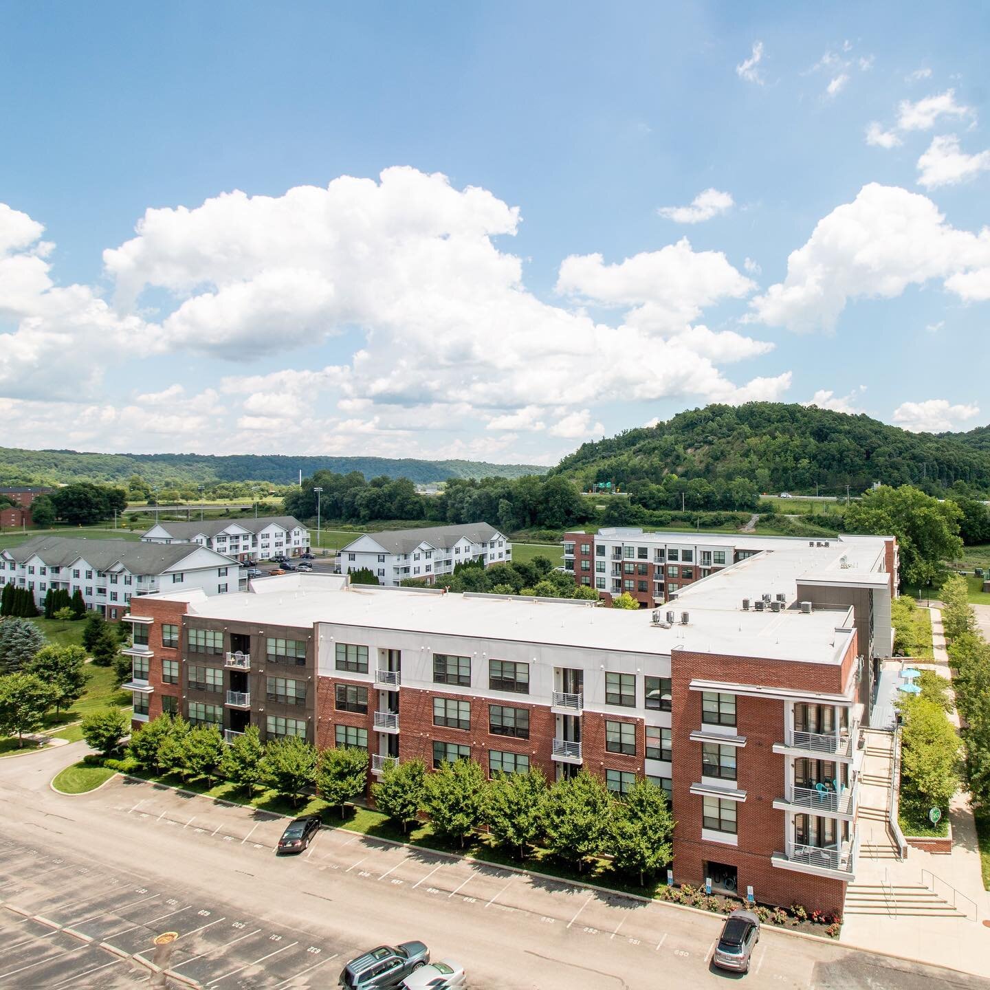 A bird&rsquo;s eye view of Ohio University&rsquo;s South Green 🌲⁣
⁣
Located just steps from Ohio University, overlooking the Hocking River, our Live South Green properties are just a short walk to campus and Court Street in Athens, Ohio. The propert