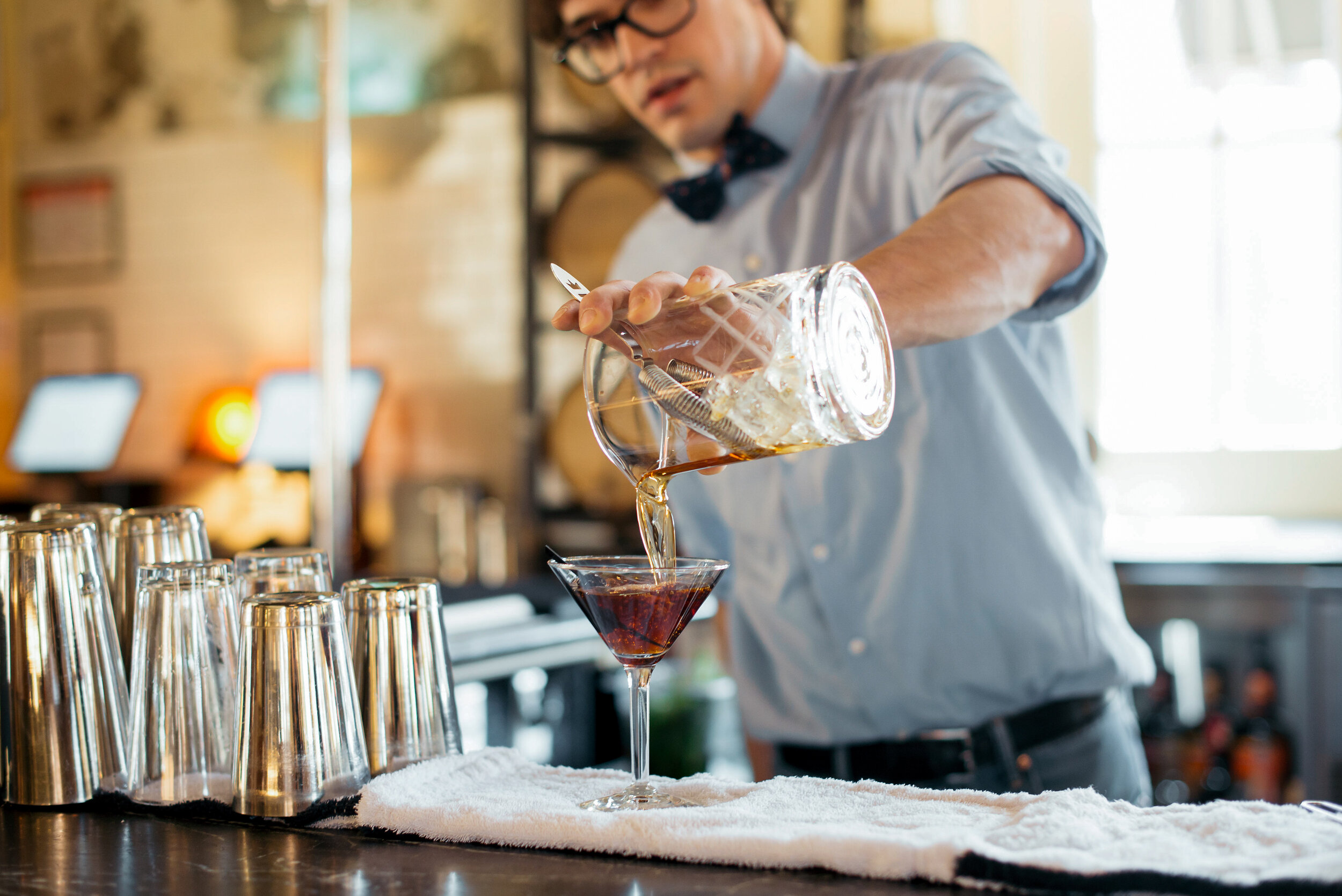 How to stir a cocktail