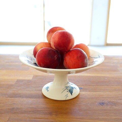 What to do with these beautiful peaches! Happy to be cooking in my Provence Kitchen again!
#peachtart #cookinginprovence #peachgalette #summercooking #provencekitchen