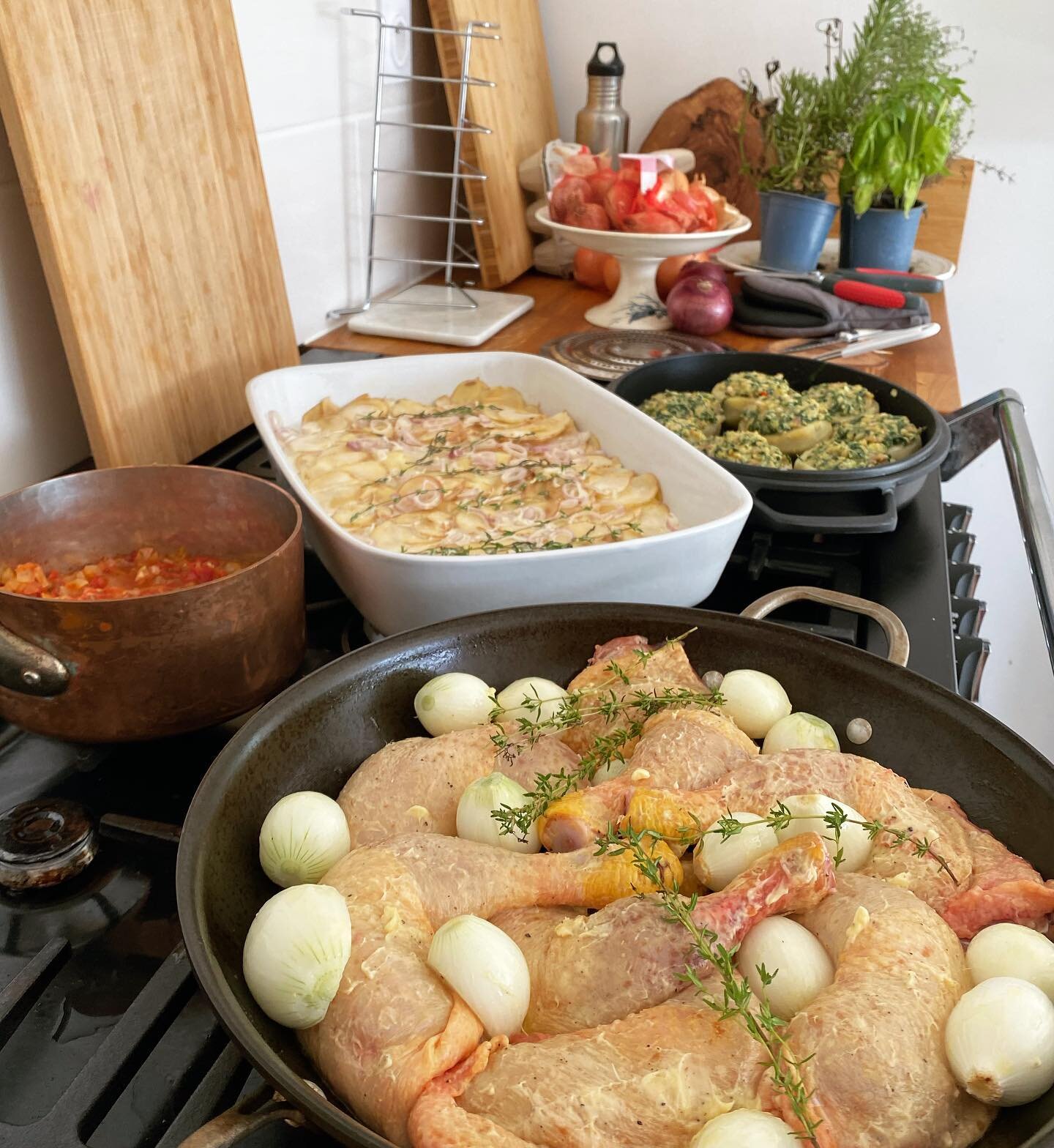 Dinner prep is done ! 
#provencedinner #dinnerparty #cookinginprovence #happydays #myprovencekitchen