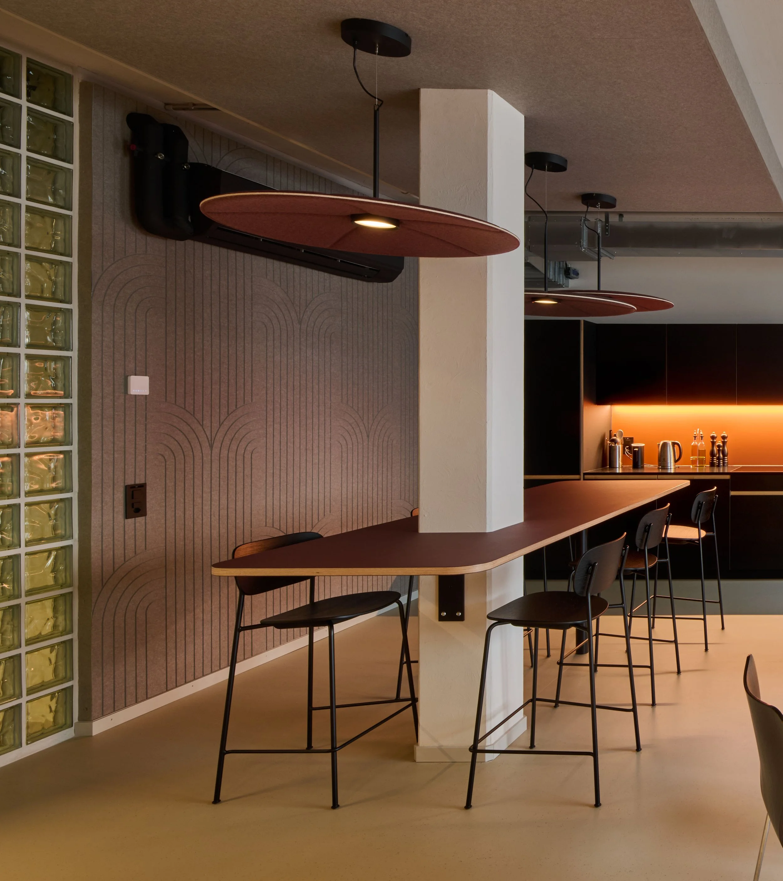 nader-interior-buero-jugendherbergen-kueche-l.jpg