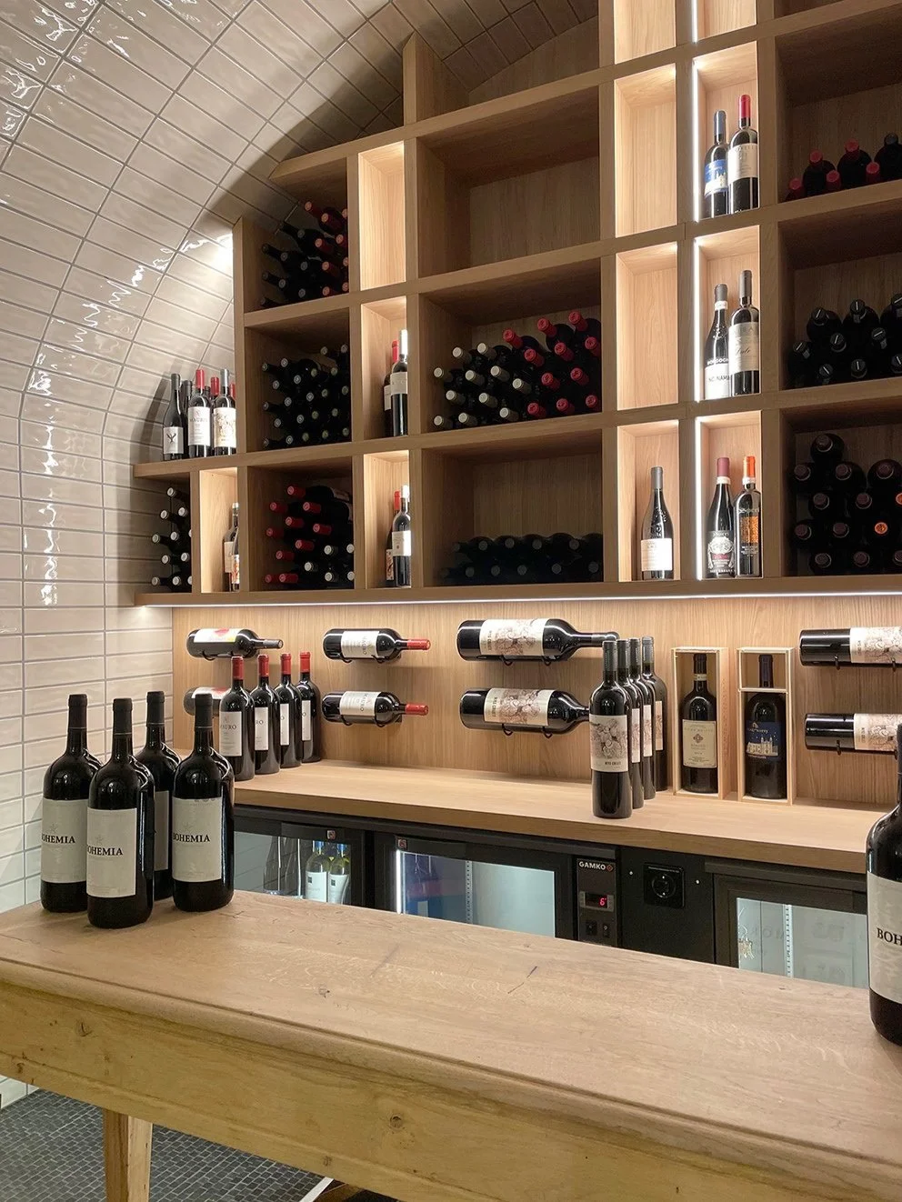 nader-interior-maerthof-basel-bohemia-wein.jpg