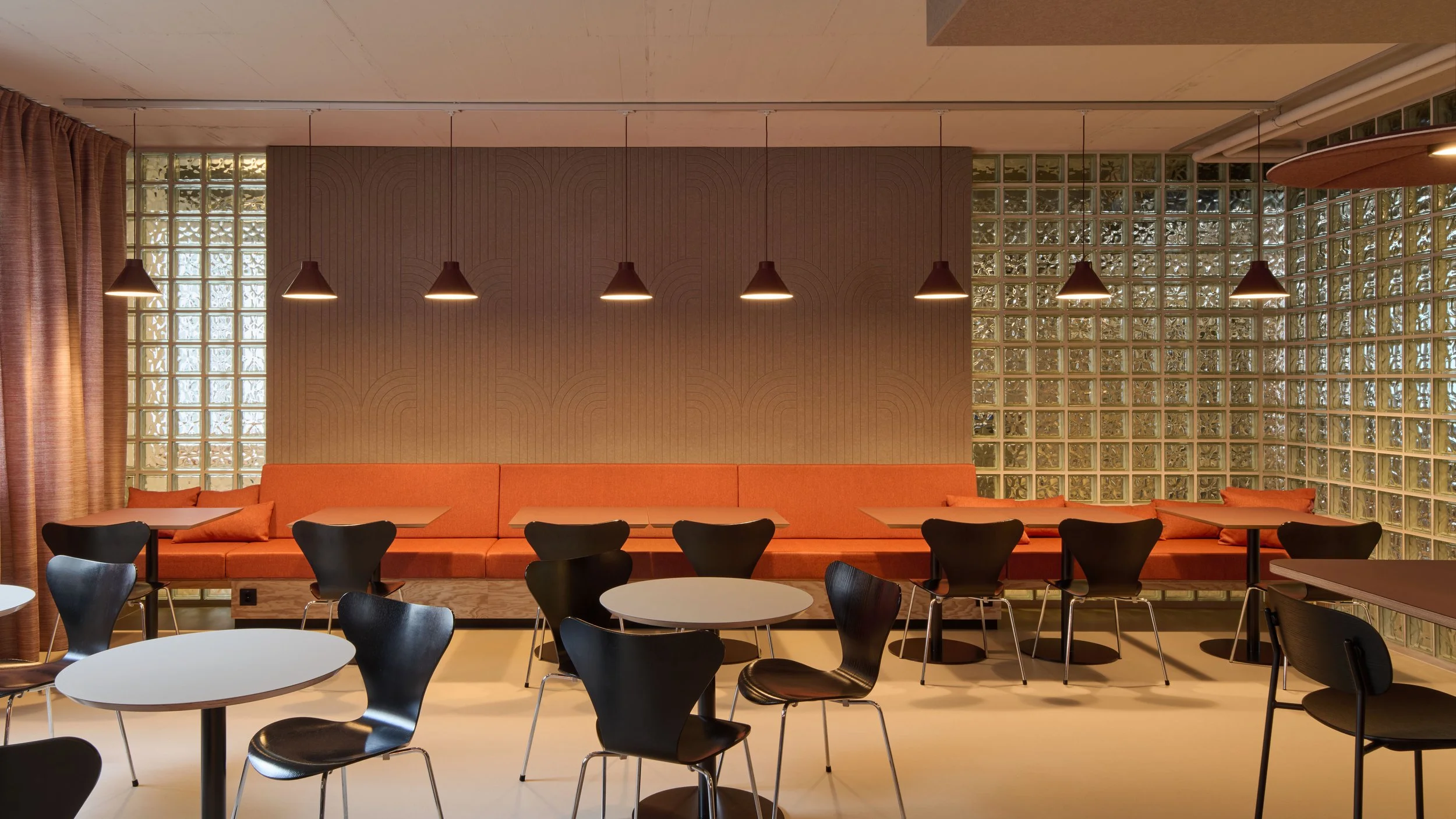 nader-interior-buero-jugendherbergen-pausenraum.jpg
