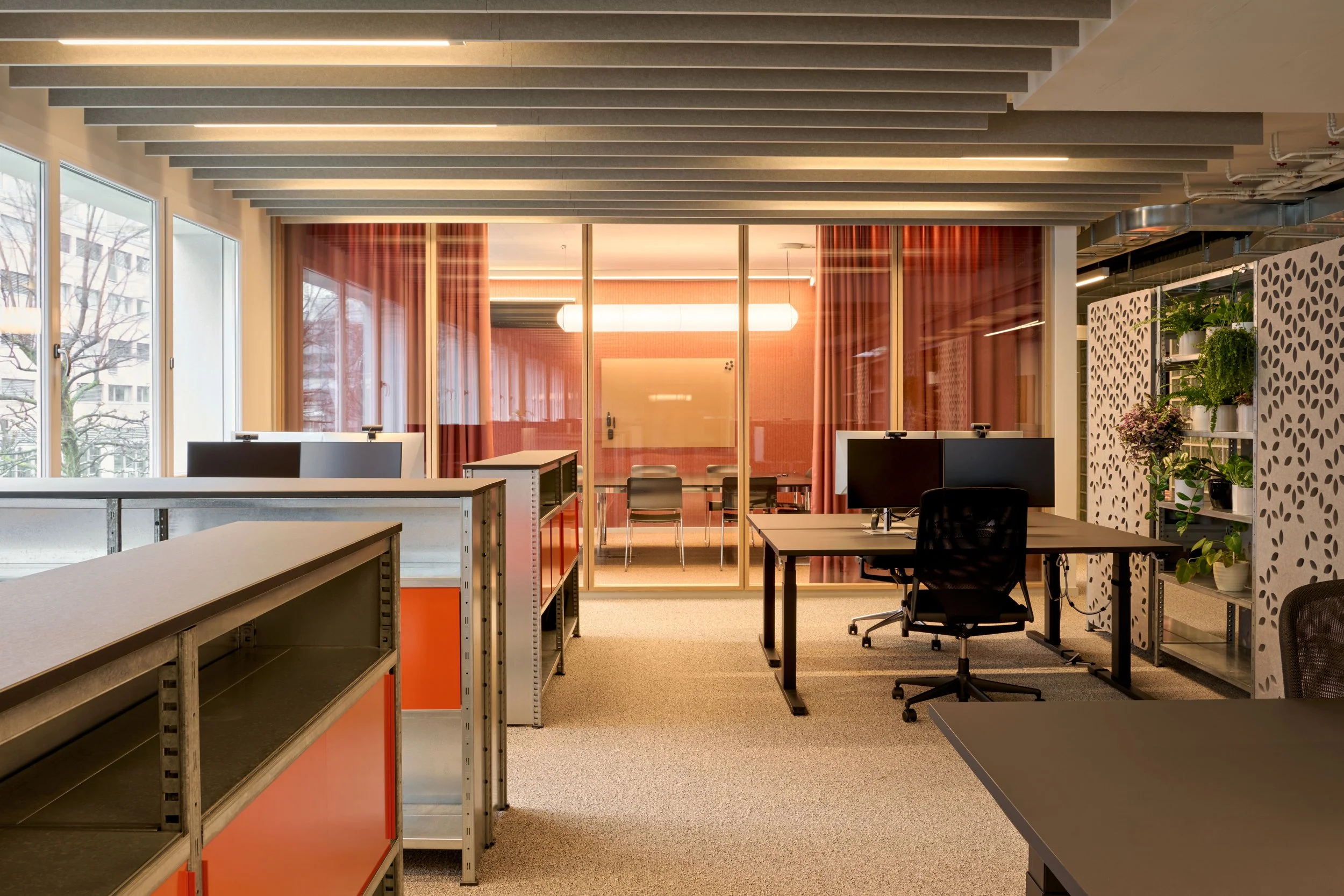 nader-interior-buero-jugendherbergen-arbeitsplaetze.jpg
