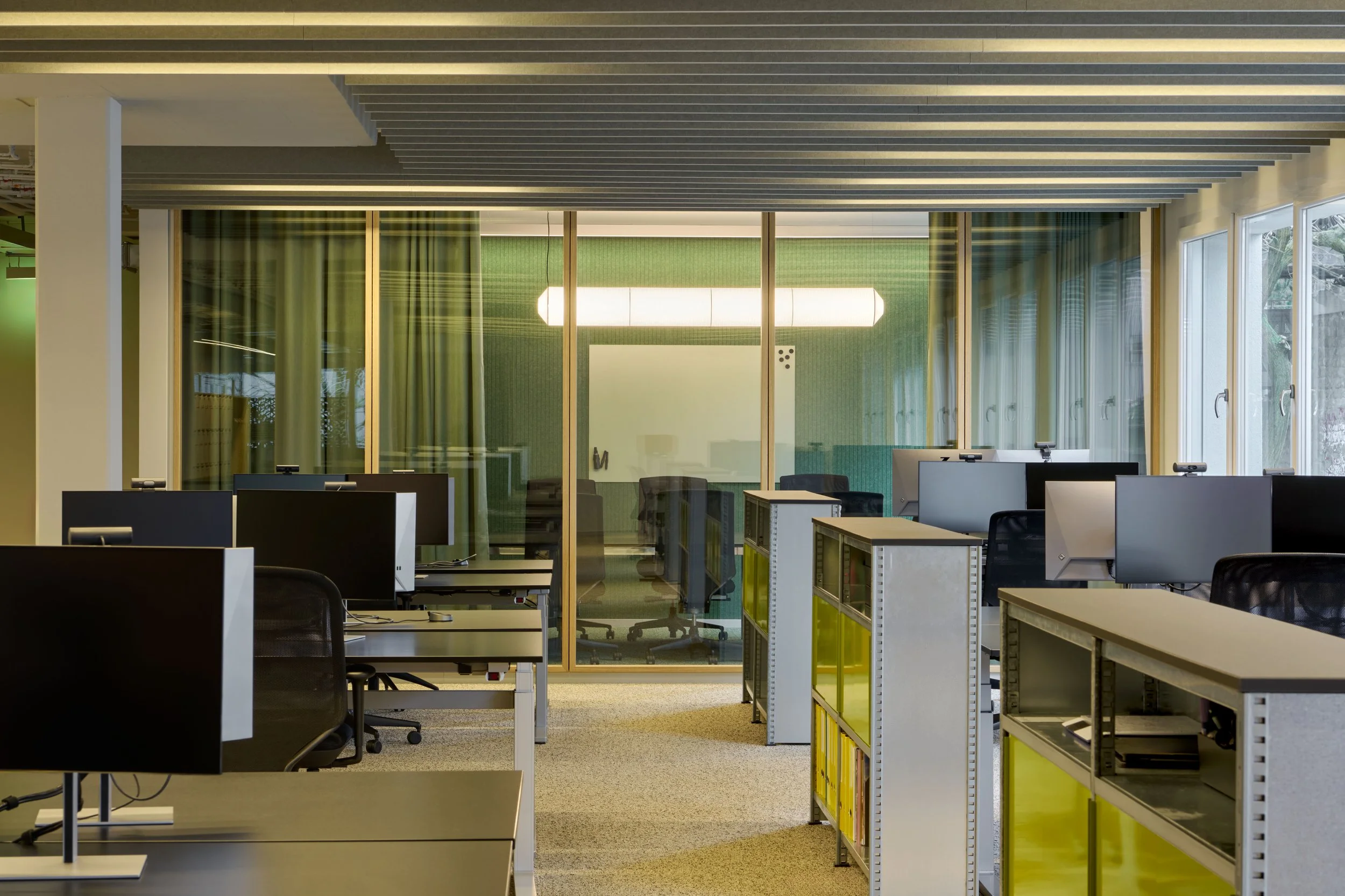 nader-interior-buero-jugendherbergen-arbeitsplaetze-sitzungszimmer.jpg