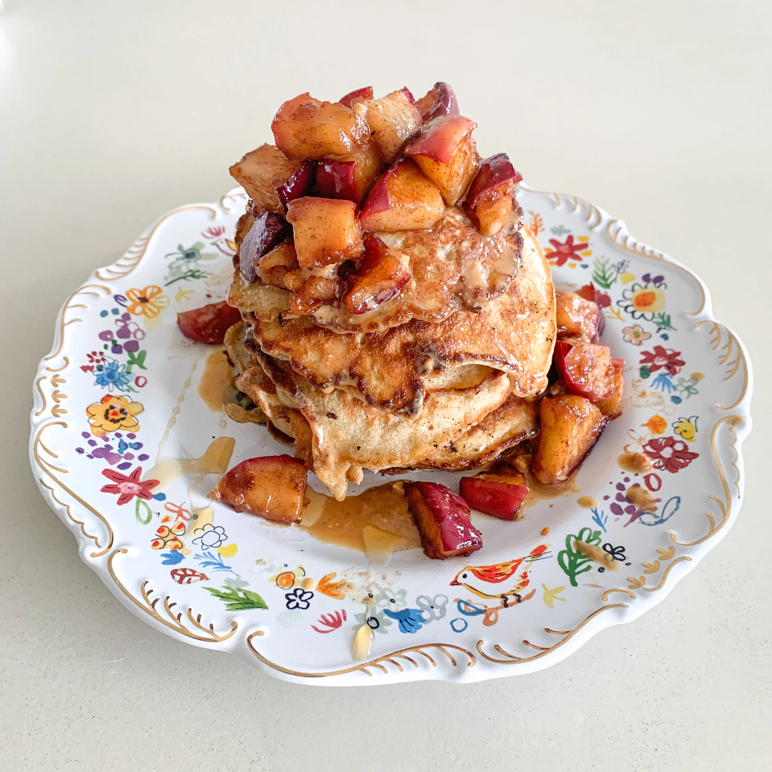 Pancakes de Avena con Manzana Caramelizada