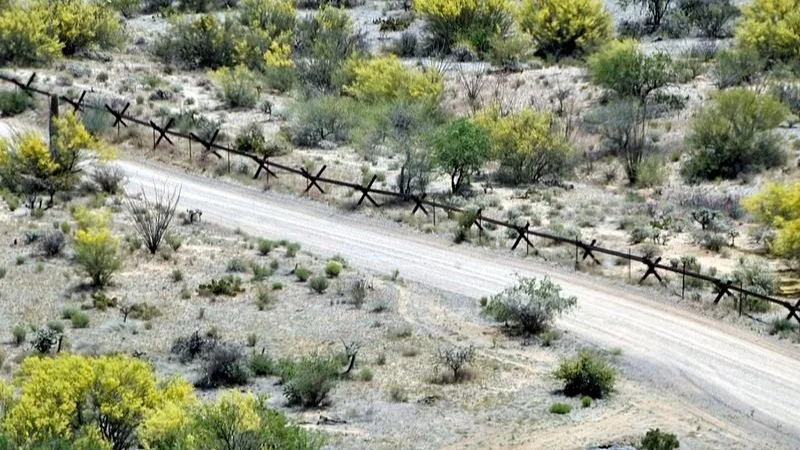 Gov. Kristi Noem gleefully offers to bring razor wire to southern border, ignoring the deaths and misery