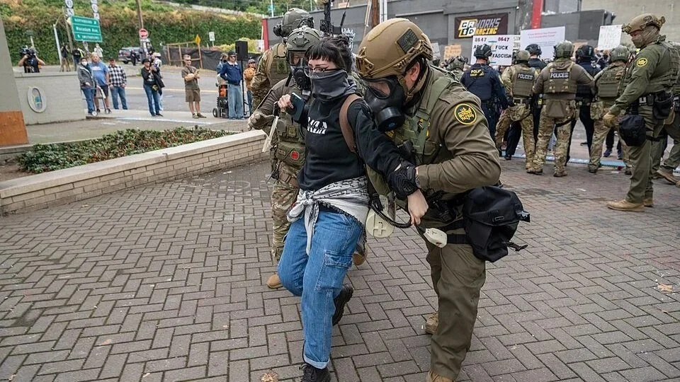 Knobe calls on Thune, Rounds and Johnson to rein in ICE, mandate better training and drastically cut its budget 