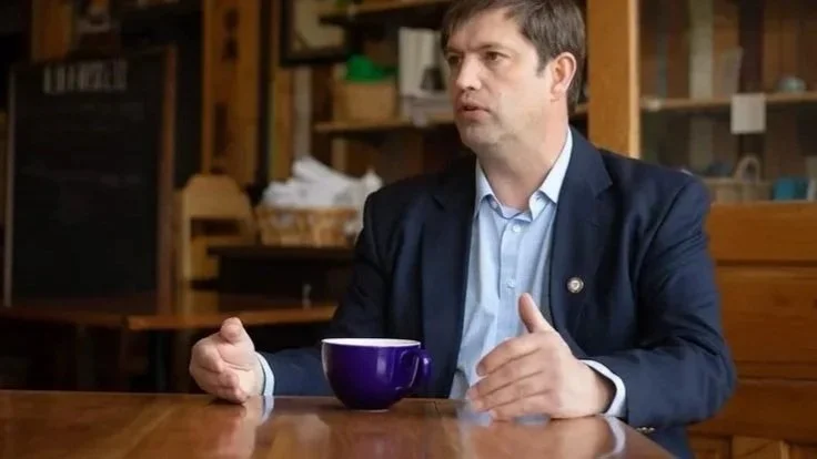 Ahlers steps forward to run for governor as the SDDP seeks to slay the Republican Dragon that dominates state politics 