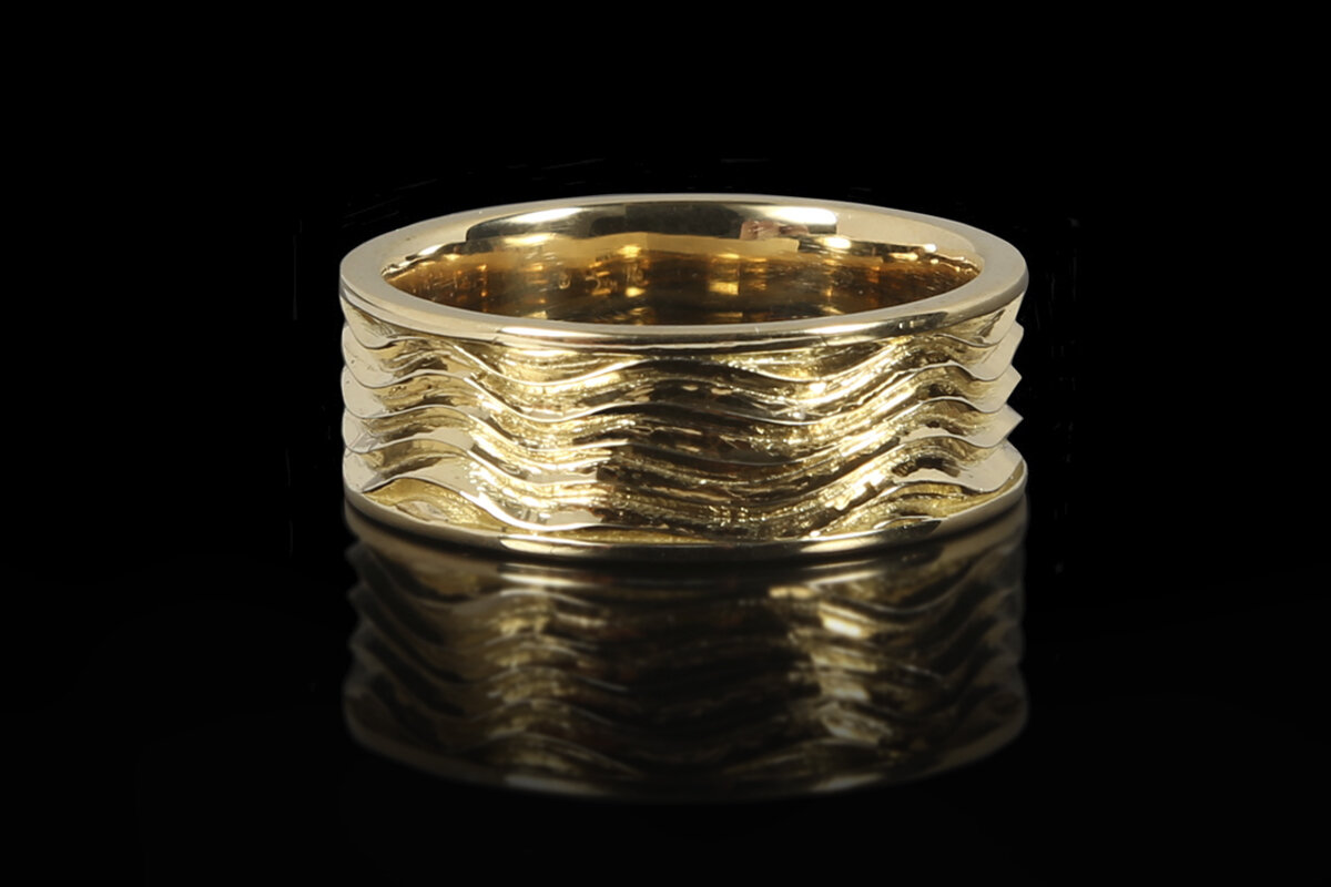   Crafted in 18ct New Zealand Gold    $2390.00 – Available tax free 