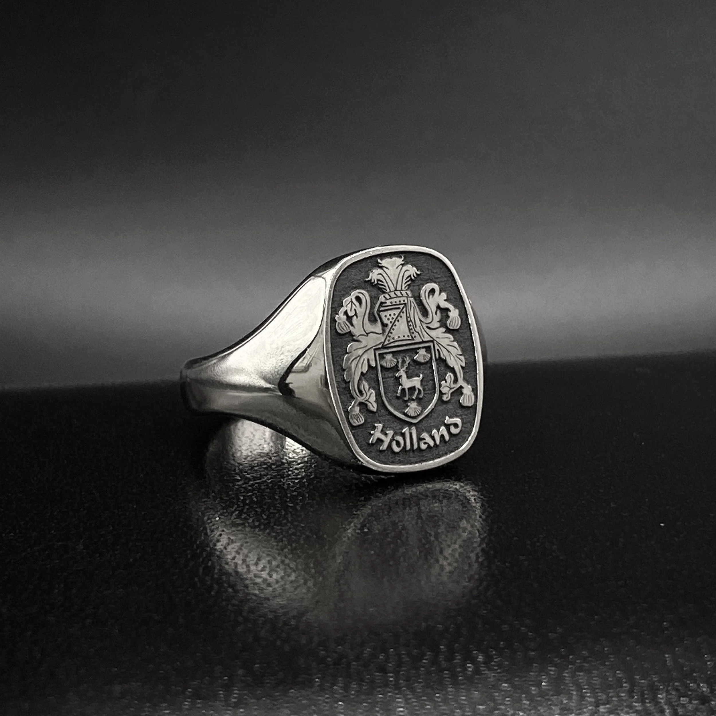 Family Crest Signet Ring – Silver