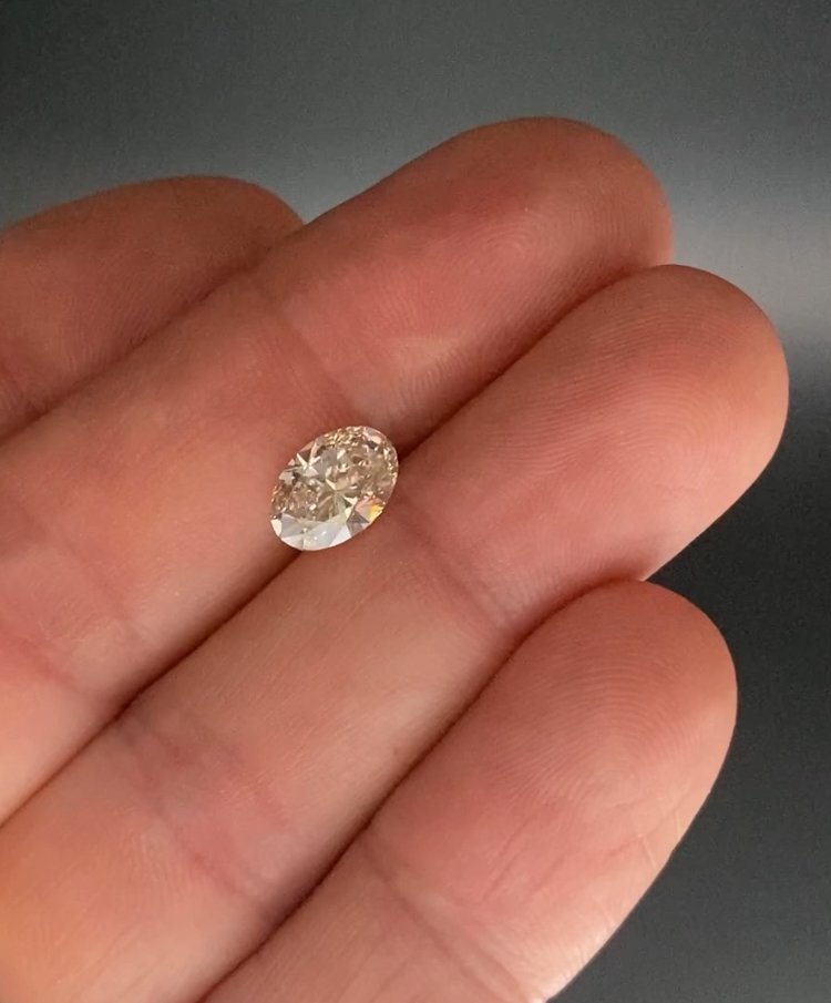 Champagne C1 Oval 2.09ct VVS2