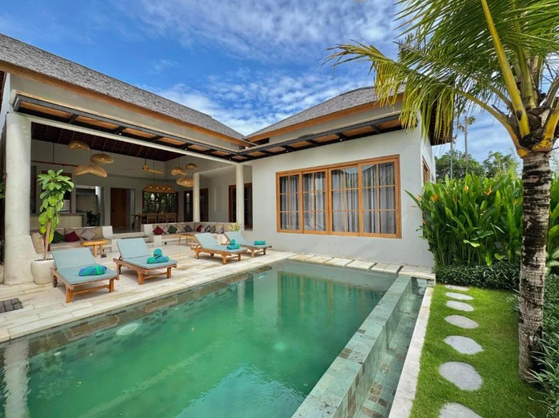 villa pool.jpg