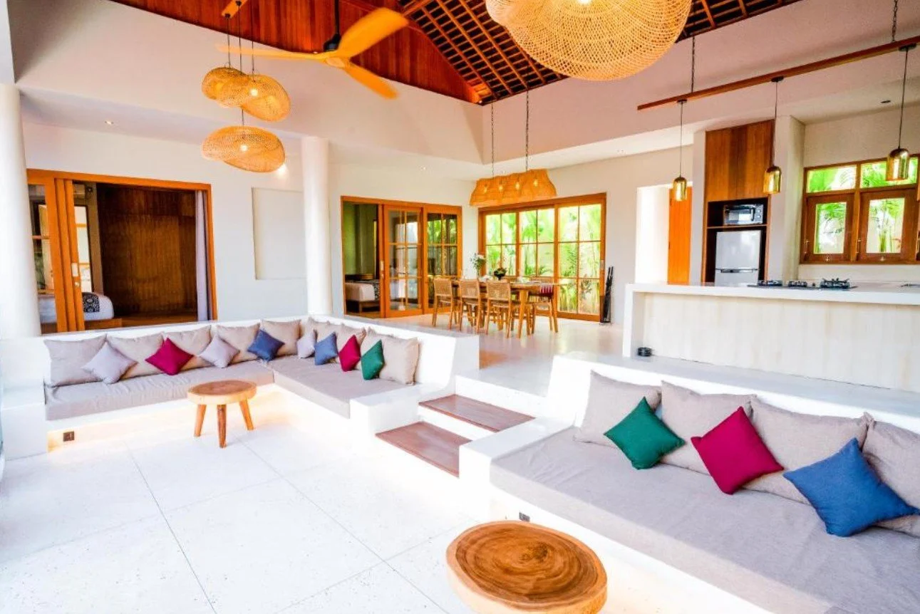 villa big lounge.jpg