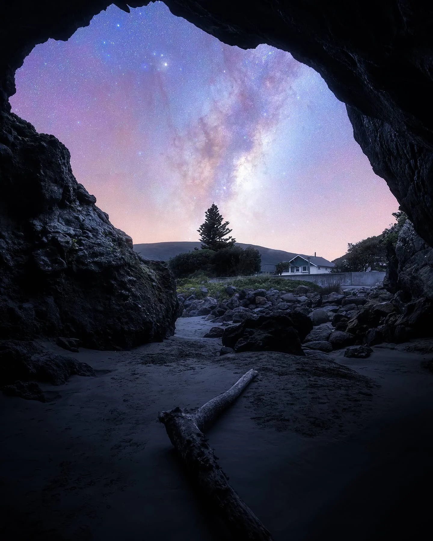 I always wanted to capture the #MilkyWay rising over this location but it's kind of impossible due to light pollution and the core's position. Here's a composite image of what I have in mind. <3
Can you also guess where was this taken? :) #wherei