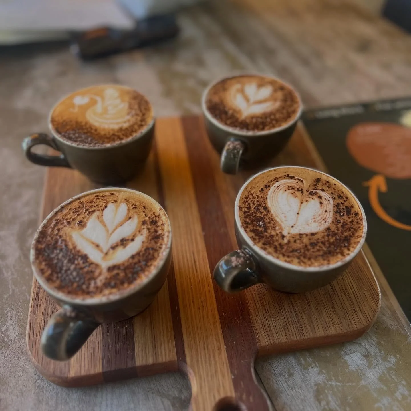 Let&rsquo;s talk coffee ☕️

The benefits:
✔ Rich in antioxidants
✔ May improve focus &amp; alertness
✔ Linked with reduced risk of type 2 diabetes &amp; Parkinson&rsquo;s
✔ Can support liver health.  The risks (when it tips too far):
⚠ Anxiety, jitte