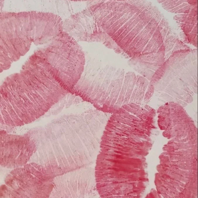 💋 Kiss-Ready Lips for Valentine&rsquo;s Day 😘
Soft, healthy lips aren&rsquo;t about gloss, although I love my gloss; they&rsquo;re about care ✨

💧 Hydrate well with adequate water 2-3L per day 
🧴 Use a nourishing lip balm daily
🌬️ Protect lips f