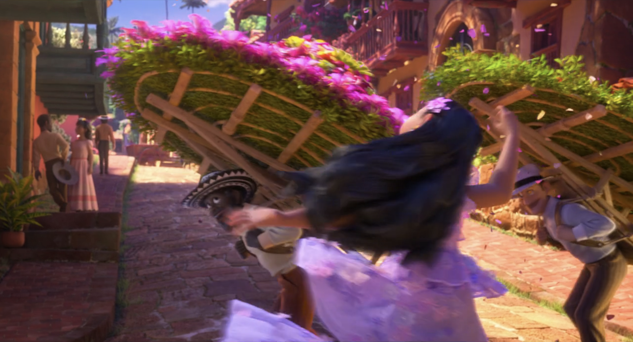 Encanto_Opening_FlowerHolder_1.png
