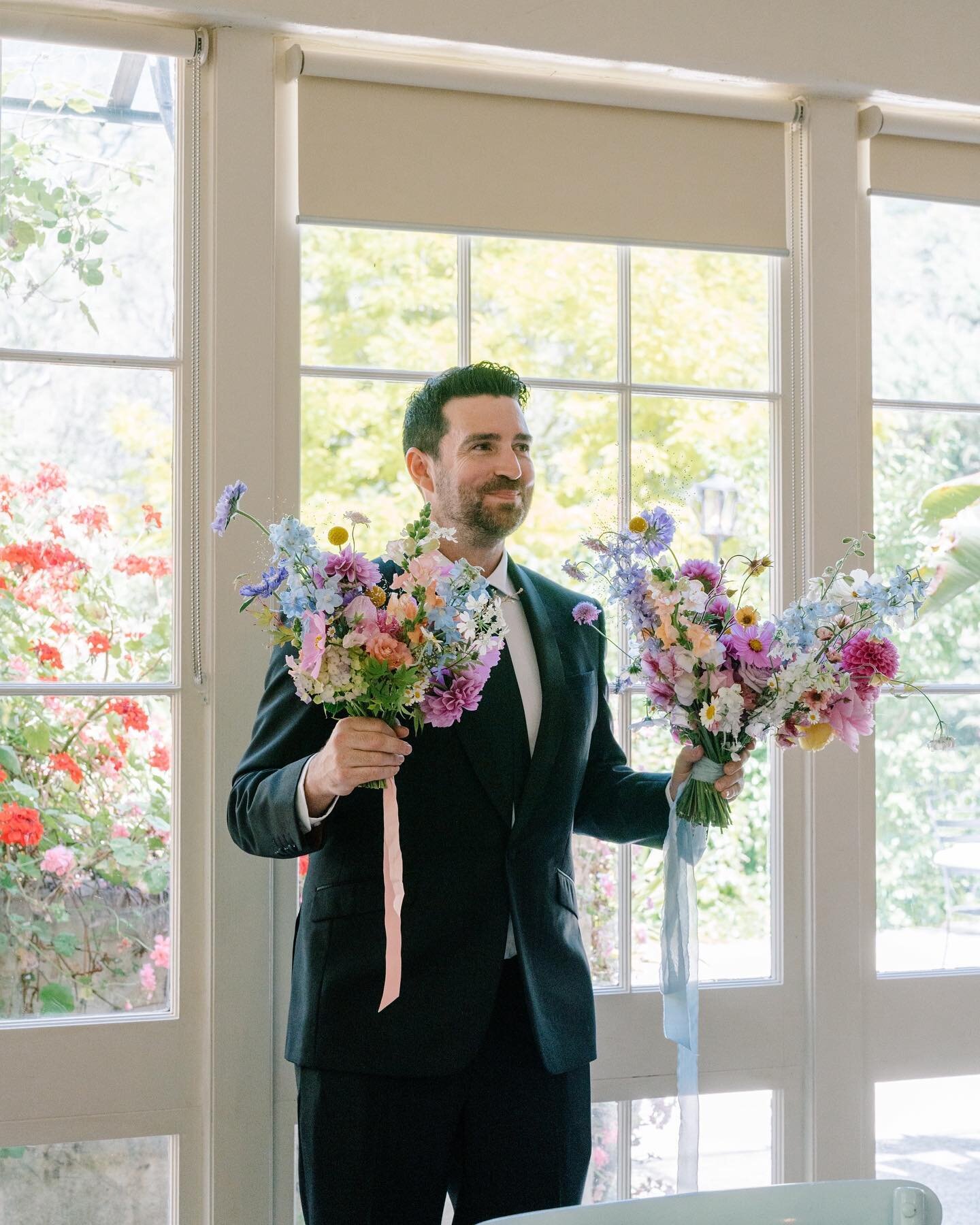 Petition for more men to be seen with flowers! 🙋🏼&zwj;♀️

📷: @emmafaithphoto