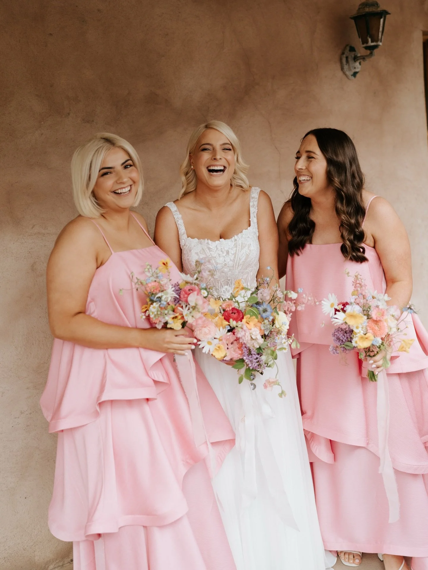 A moment for these sweet spring bouquets 🥹

📷: @storystudioadl