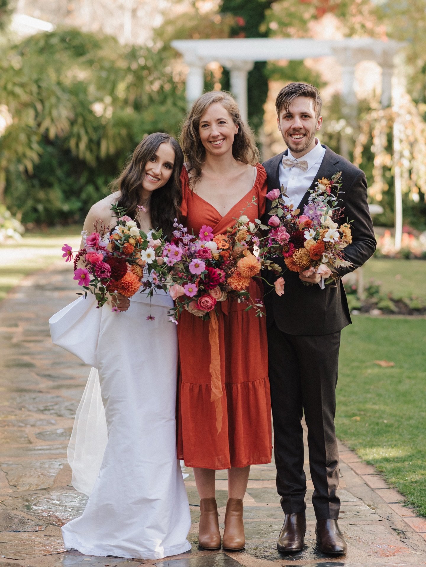 Happy 4 years to my dear brother and his beautiful bride. 🥹

Love you both and your little one so much! 💛

PS - can we pls bring back autumn colour palettes for autumn 😭😍

📷: @goldlightphotography