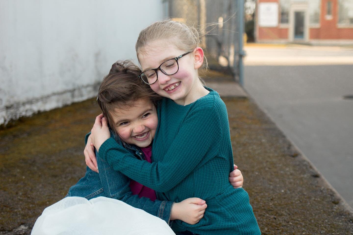 💛Sisters💛
Don&rsquo;t wait to take photos of your littles! It&rsquo;s precious ones like this you&rsquo;ll cherish forever.

#independenceoregon #monmouthoregon #monmouthphotographer #independencephotographer #familyphotography #siblinglove #dallas