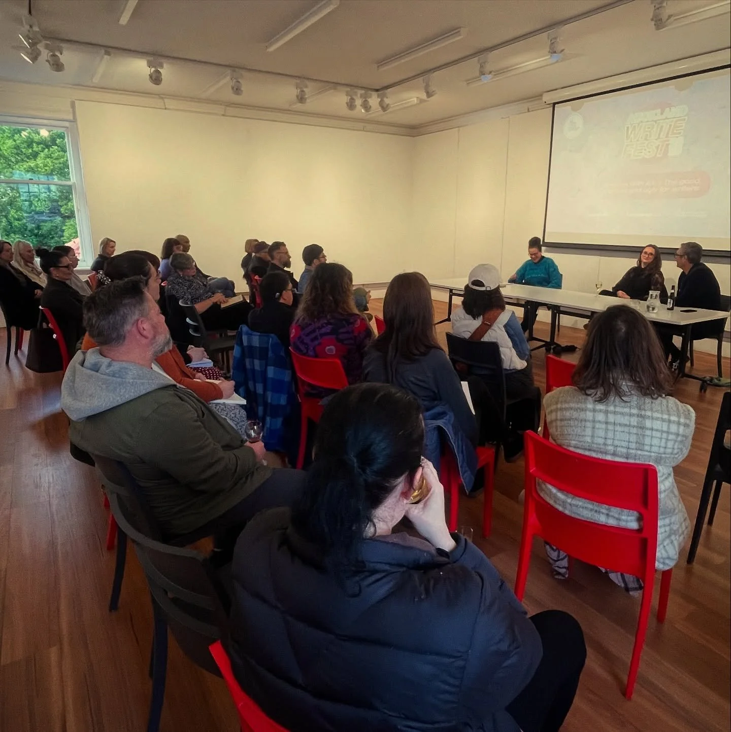 WRITEFEST 2025 is kicking off with a thrilling panel on AI and writing! Mind exploding 🤯 

@kathrynisawriter @scottbutlernz @agentshearman