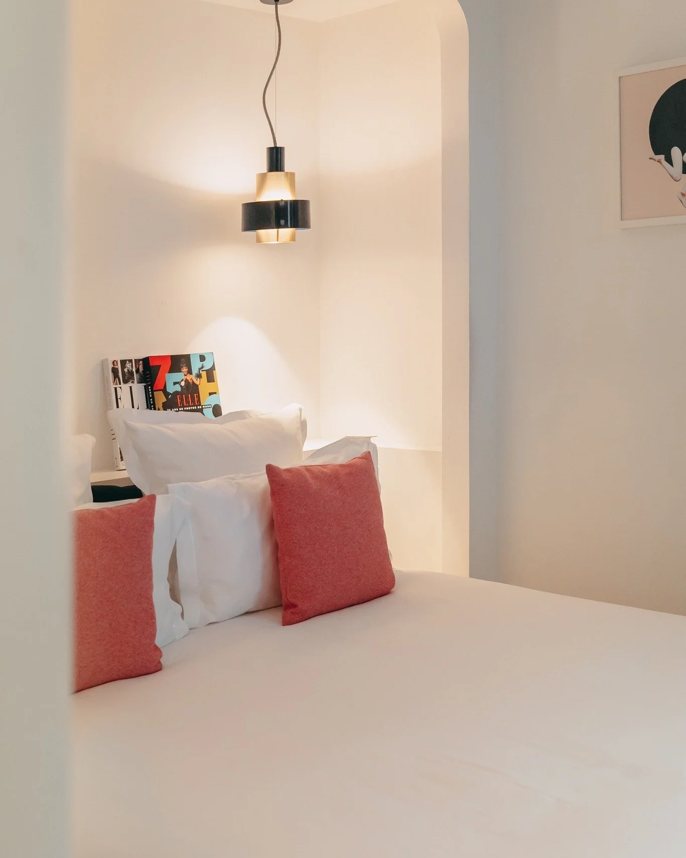 Chambre Petite Marini&egrave;re ⚓❤

Une retraite parisienne chaleureuse o&ugrave; le confort rencontre le style. Glissez-vous dans des draps doux et laissez-vous emporter par les d&eacute;tails charmants - parfaite pour une escapade reposante !

#mai