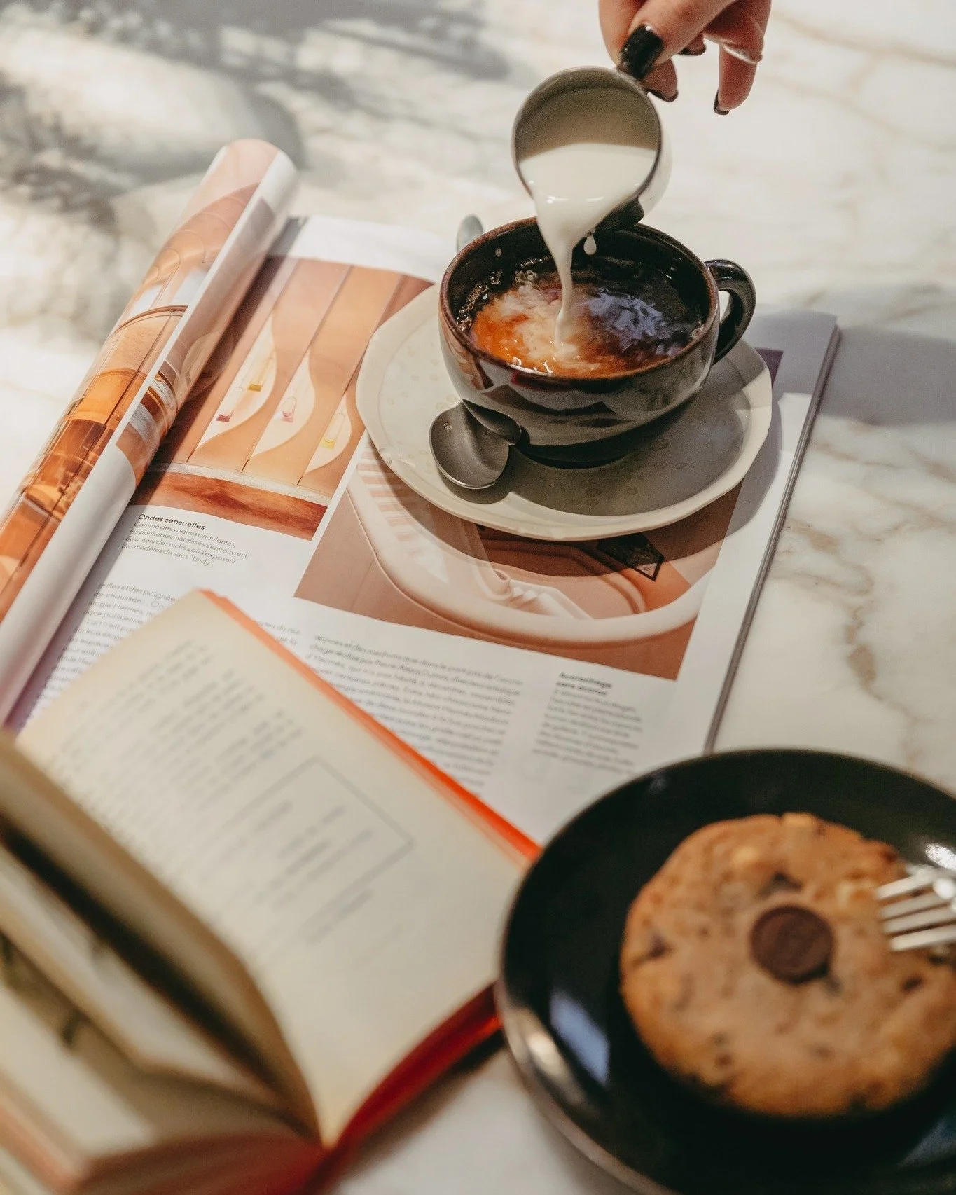 Escape into comfort at Maison ELLE. Sip tea or coffee in our library, explore our curated collection of books, and feel right at home in our cozy living room.
Welcome to your home from home. 📚☕️

-
#maisonelleparis #maisonelleparisetoile #maisonelle