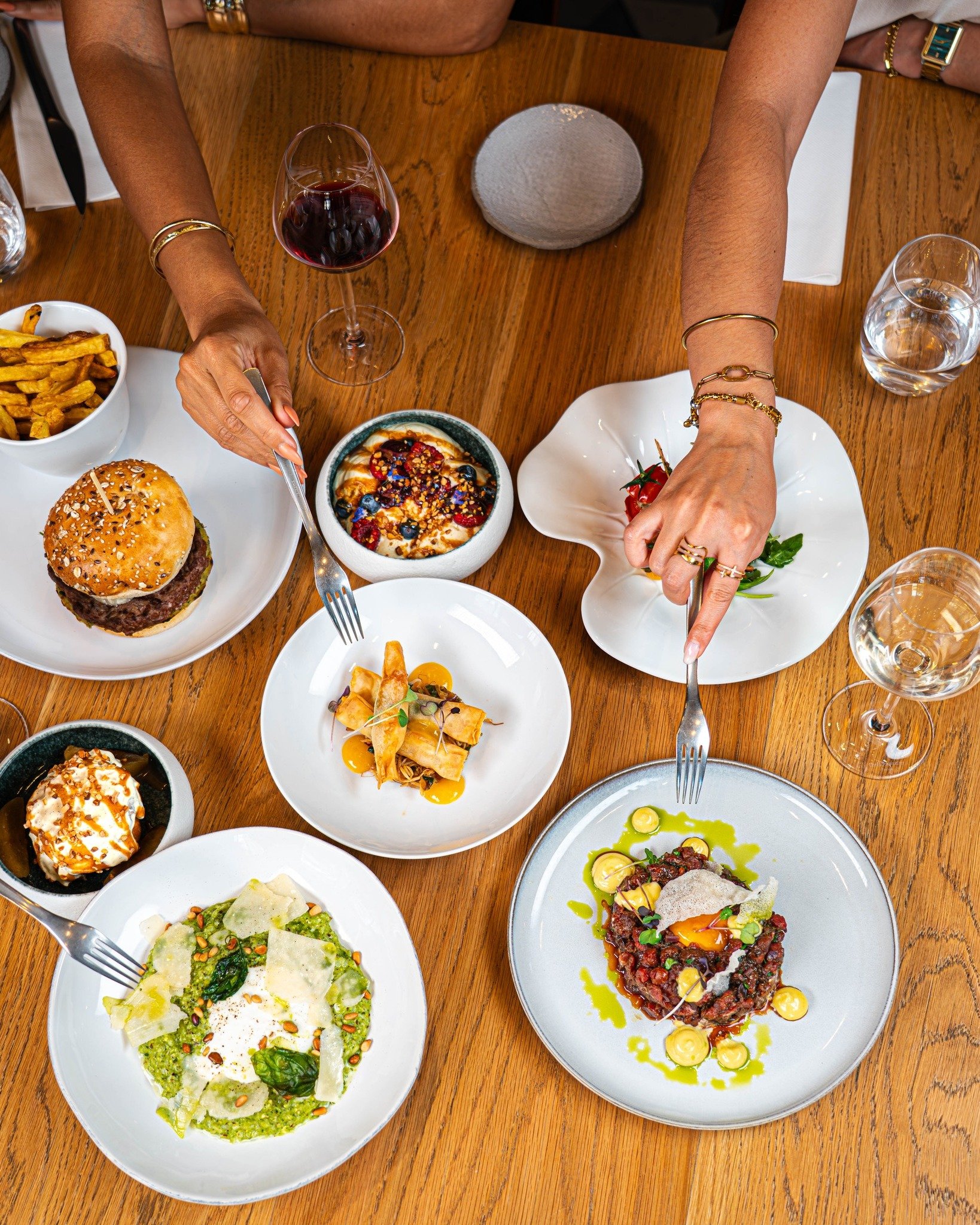 🍴 Sharing is Caring

Au @chezdelagare - Brasserie Moderne de l'h&ocirc;tel,  les assiettes sont belles, g&eacute;n&eacute;reuses&hellip; et faites pour &ecirc;tre partag&eacute;es.
Entre amis, en famille ou juste pour se faire plaisir, chaque bouch&