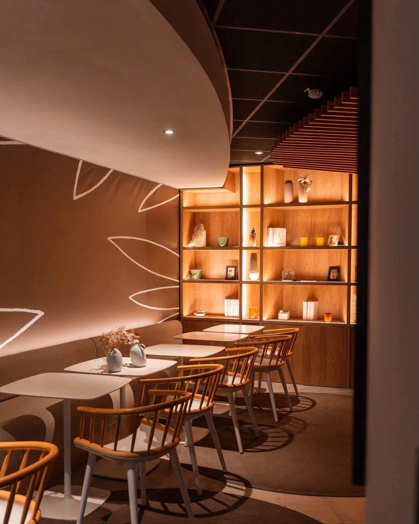 WORK &amp; COFFEE HERE! 💻

Coffre Break, un lieu pas comme les autres : chaleureux, design et &eacute;pur&eacute;.
Venez travailler dans nos espaces confortables tout en d&eacute;gustant nos meilleurs caf&eacute;s. Productivit&eacute; et d&eacute;te