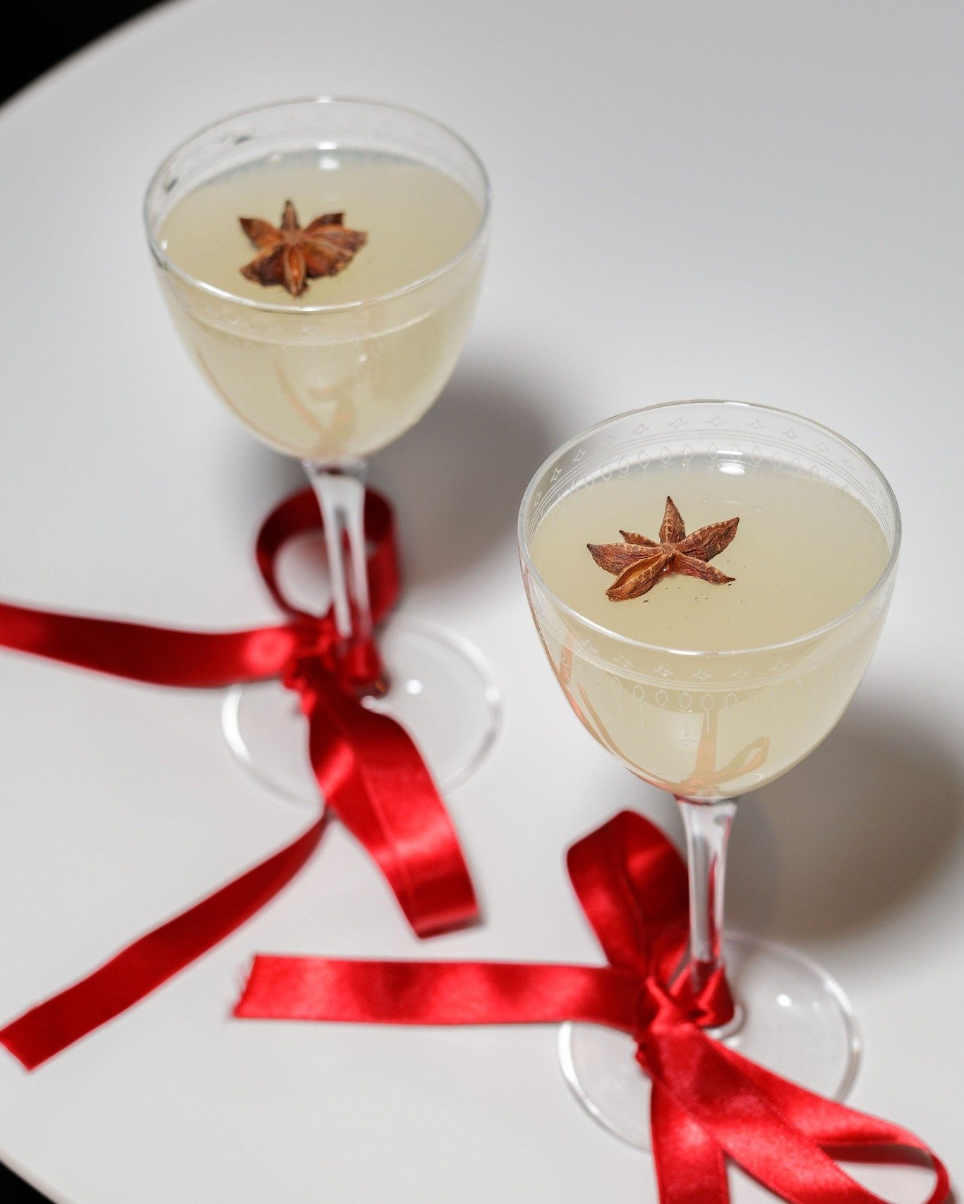 La fin d&rsquo;ann&eacute;e approche&hellip; c&rsquo;est le moment de se faire plaisir !
L&rsquo;esprit des f&ecirc;tes s&rsquo;invite au Nectar avec des saveurs in&eacute;dites ✨

#nectarcocktailclub #cocktailbar #belaroiahotel #barmontpellier #mont