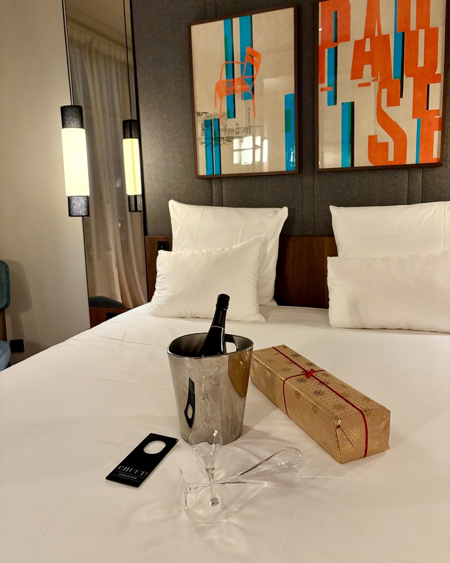 ✨ Plongez dans un v&eacute;ritable cocon de f&ecirc;tes &agrave; l&rsquo;H&ocirc;tel Flanelles &ndash; chaleur, douceur et moments inoubliables au rendez-vous. 🥂🎁

-
#hotelflanelles #hotelflanelles #flanelleshotel #hotelflanellesparis #flanellespar