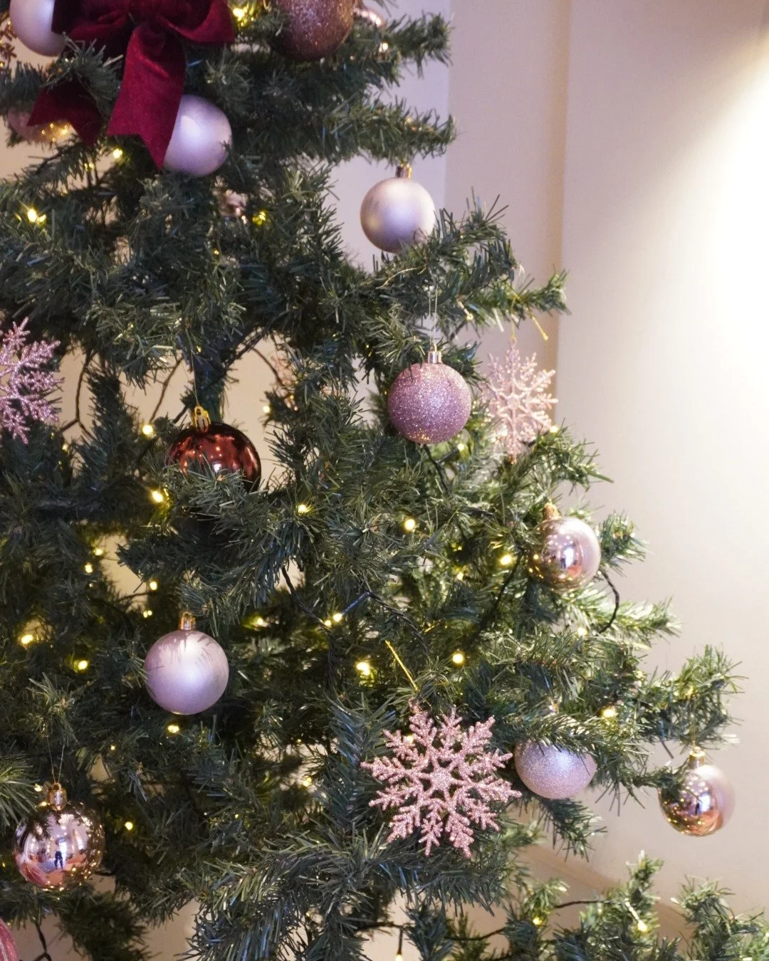 🎄 The Flanelles team wishes you a very Merry Christmas! 
Cozy vibes, warm moments, and festive cheer all around. ✨

#hotelflanelles #hotelflanelles #flanelleshotel #hotelflanellesparis #flanellesparis #garedunord #garedunord #parishotel  #chirstmasi