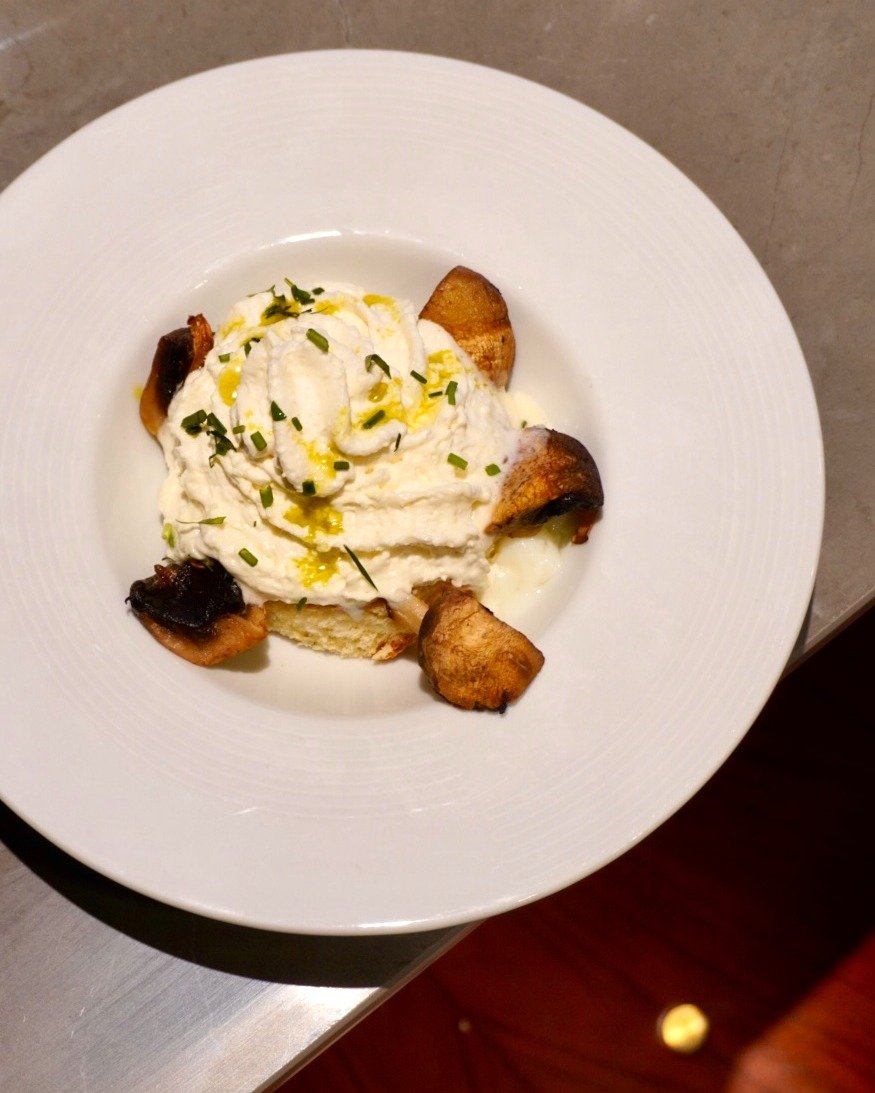 Entr&eacute;e sur la photo : &OElig;uf parfait - Champignons et brioche toast&eacute;e, espuma au lard. 🥚🍄

#belafood #chezdelagare #chezdelagaremontpellier #montpellierfood #montpellier #BrasserieModerne #montpellierfrance #montpelliernow #belaroi