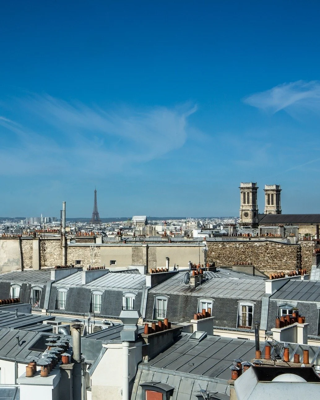 Just steps from Gare du Nord, Hotel Flanelles is your serene escape in the city. A peaceful hideaway for travelers looking to unwind, right in the heart of Paris.

📸 @gilles_trillard_photographe
#HotelFlanelles #ParisRetreat #hotelgaredunord #eurost