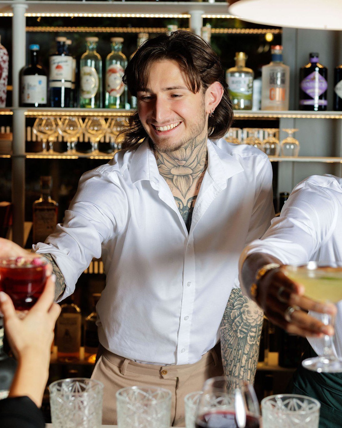 ✨ What would like to drink ? 

Un service attentif, soign&eacute;, o&ugrave; chaque d&eacute;tail compte.
Un monde de cr&eacute;ativit&eacute; et d&rsquo;exp&eacute;rience, pens&eacute; pour vous faire vivre l&rsquo;instant pleinement.

📞 R&eacute;s