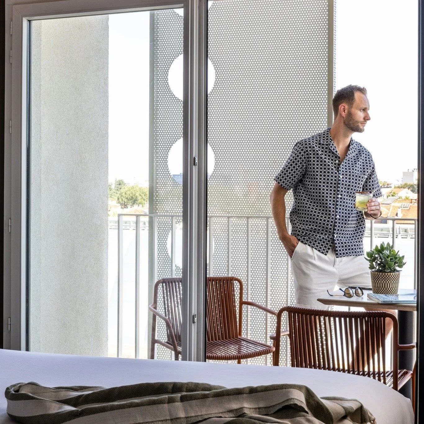 Stay Above Montpellier ✨

Prenez le temps de chiller, de vous d&eacute;tendre et de profiter d&rsquo;un cadre unique au-dessus de la ville.
Un s&eacute;jour &agrave; programmer cette ann&eacute;e pour d&eacute;connecter, explorer et savourer l&rsquo;