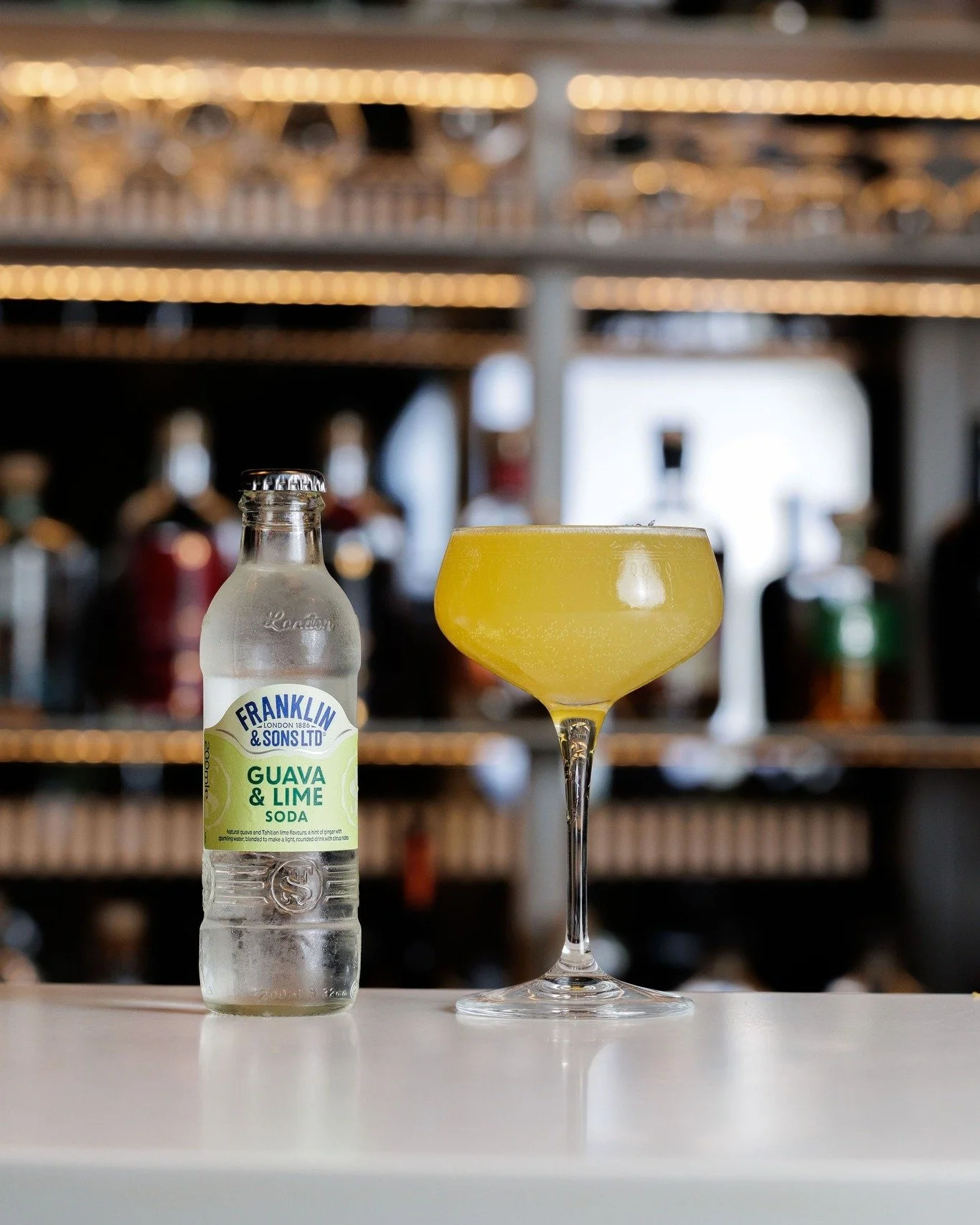 NO NAME with @franklinandsons 

Rhum ambr&eacute;, fleur de sureau, sirop de bergamote, soda guavalime.
Acidul&eacute;, frais et surprenant &ndash; &agrave; savourer sans attendre.

📍 &Agrave; tester d&egrave;s maintenant ! 
27 rue Jules Ferry - @be