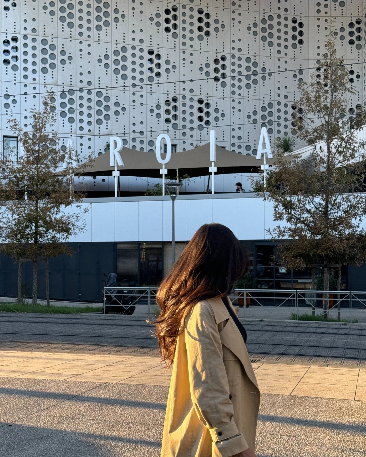 Le city trip parfait commence ici ✨

Au c&oelig;ur de Montpellier, en plein centre-ville, notre h&ocirc;tel vous accueille pour explorer la ville &agrave; pied, profiter de ses ruelles, de ses terrasses et de ses spots incontournables.

📲 R&eacute;s