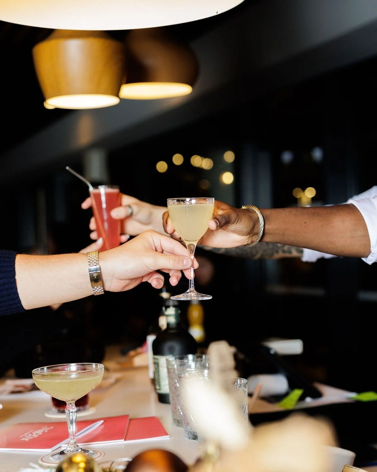 AFTERWORK MODE : ON 🍸

La semaine est finie&hellip; place au l&acirc;cher-prise.
Good vibes, cocktails &amp; moments qui font du bien ✨

📍 Belaro&iuml;a Hotel &ndash; Montpellier
Venez d&eacute;compresser, on s&rsquo;occupe du reste !

#belaroiahot