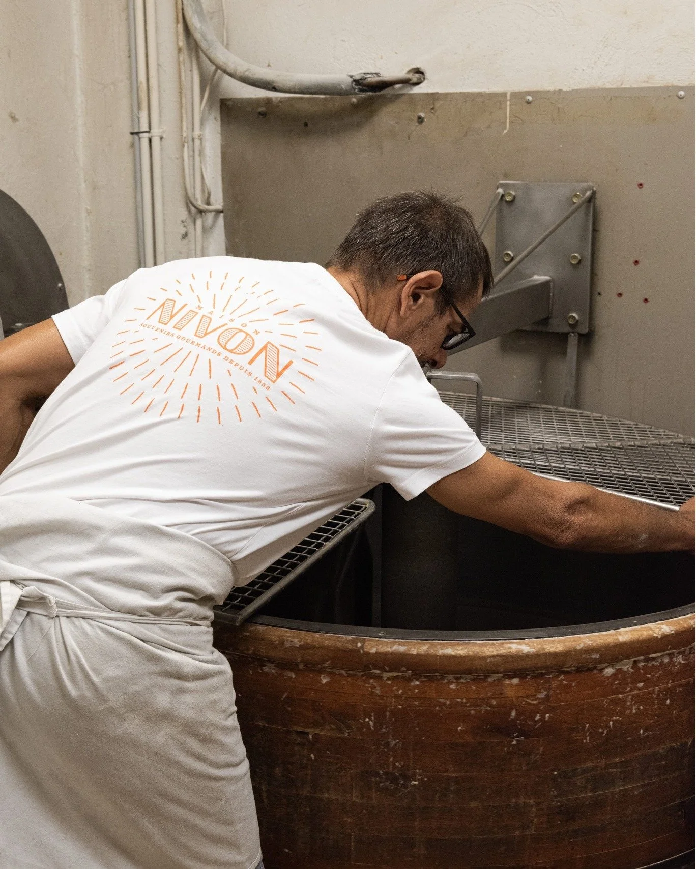 Derri&egrave;re chaque cr&eacute;ation, des hommes et des femmes perp&eacute;tuent le savoir-faire Maison Nivon 💛

#maisonnivon #savoirfaire #artisanat #valence
